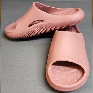 CROCS MELLOW RECOVERY SLIDE SANDAL SIZE M5/W7 SALMON COMFORTABLE FLATS CLEAN